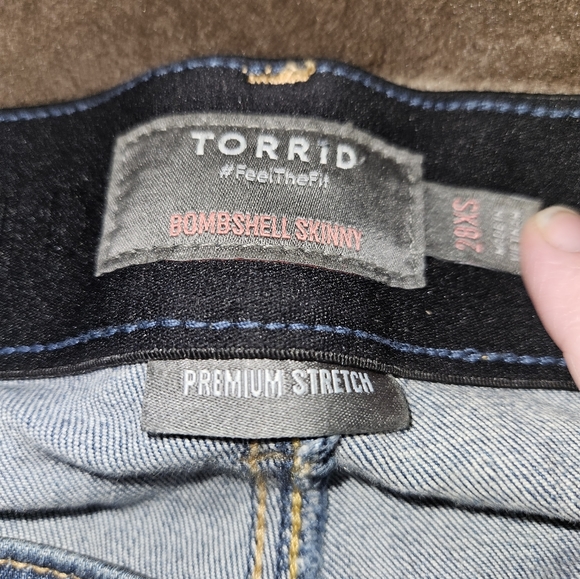 Torrid Bombshell Jeans Size 28 Extra Short - Picture 2 of 2